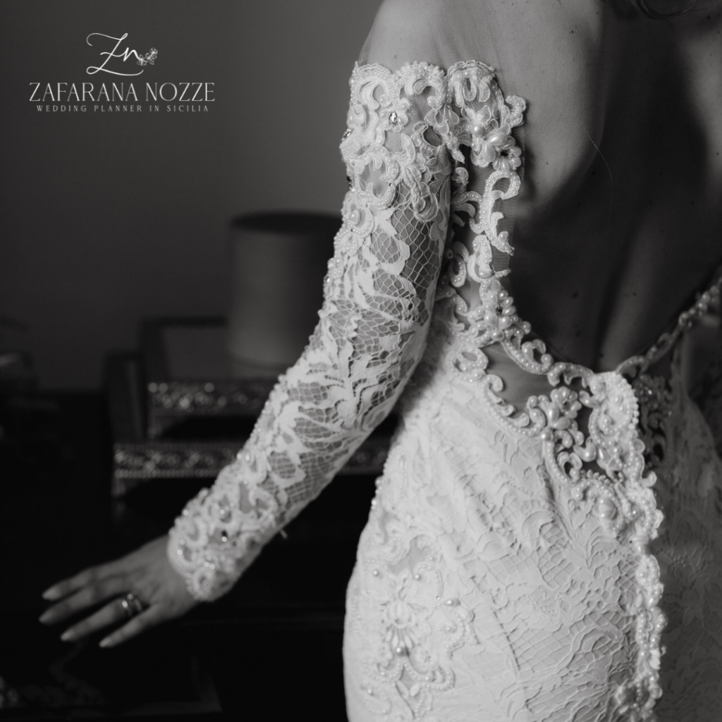 abito sposa pizzo di spalle